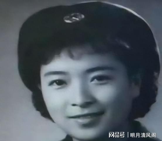 1955年一女子调往北京未婚夫终于透露自己家世：我伯父是周总理